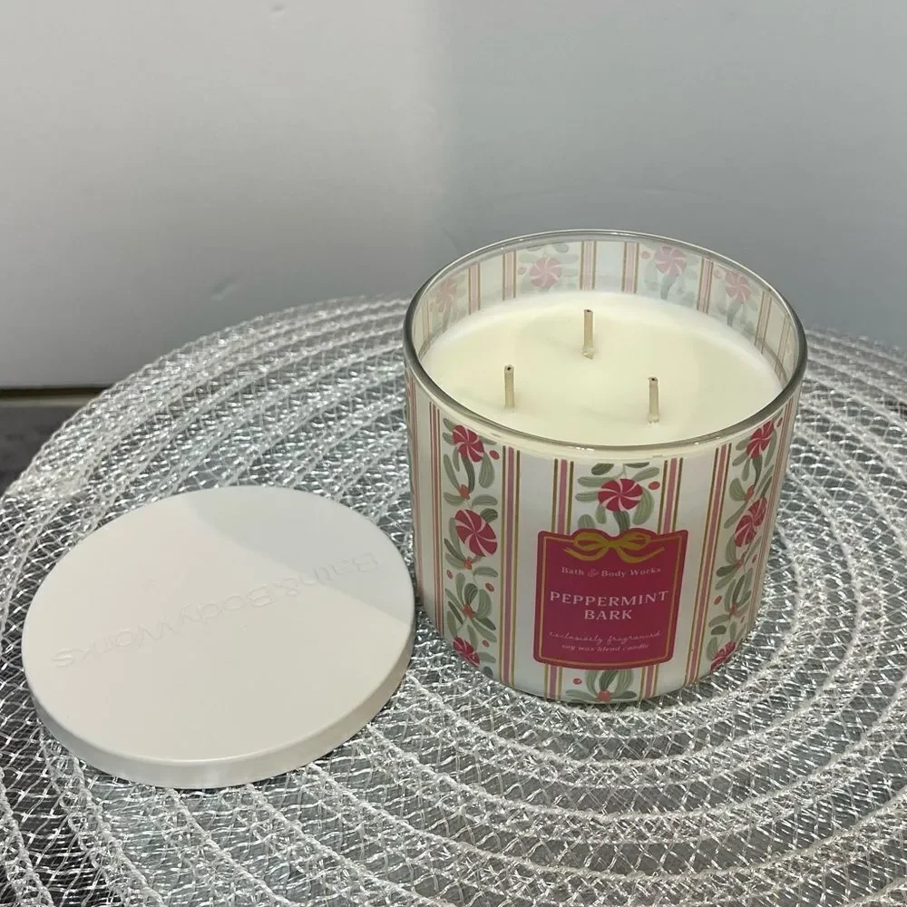 BBW Peppermint Bark 3 Wick Scented Candle NWT - Picture 2 of 4